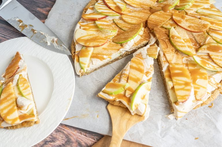 Caramel Apple Crumble Fruit Pizza
